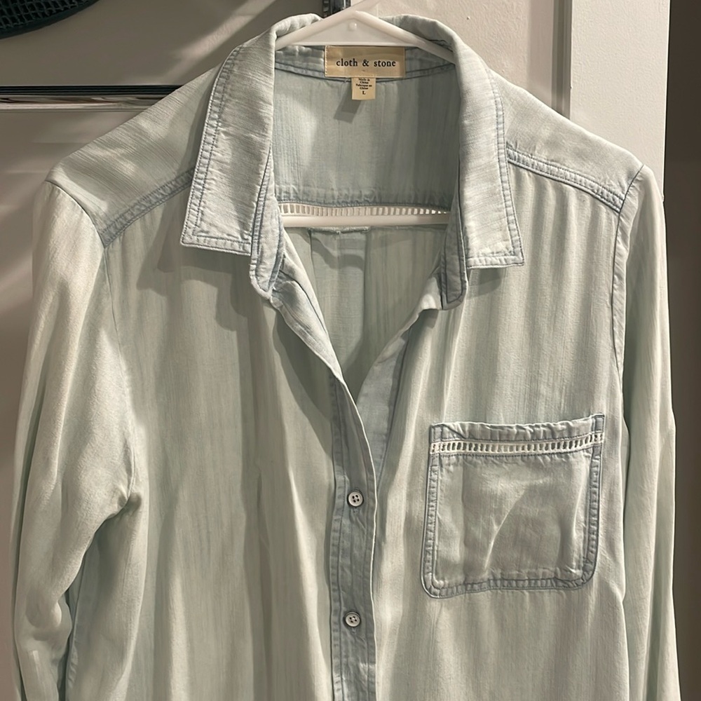 Brand new without tags Anthropologie Cloth & Stone chambray top